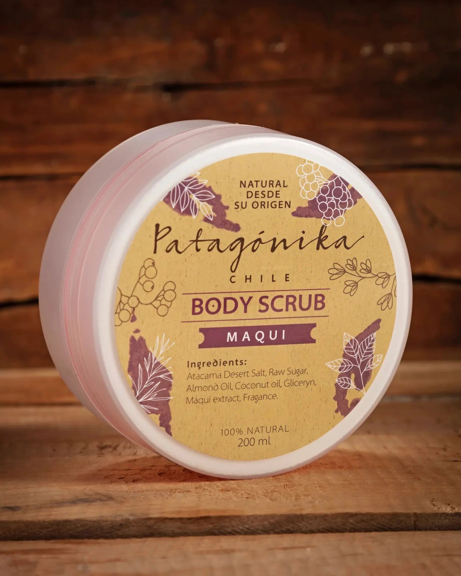 Exfoliante corporal body scrub de Maqui. Cuidado natural chileno para suavizar y limpiar tu piel.
