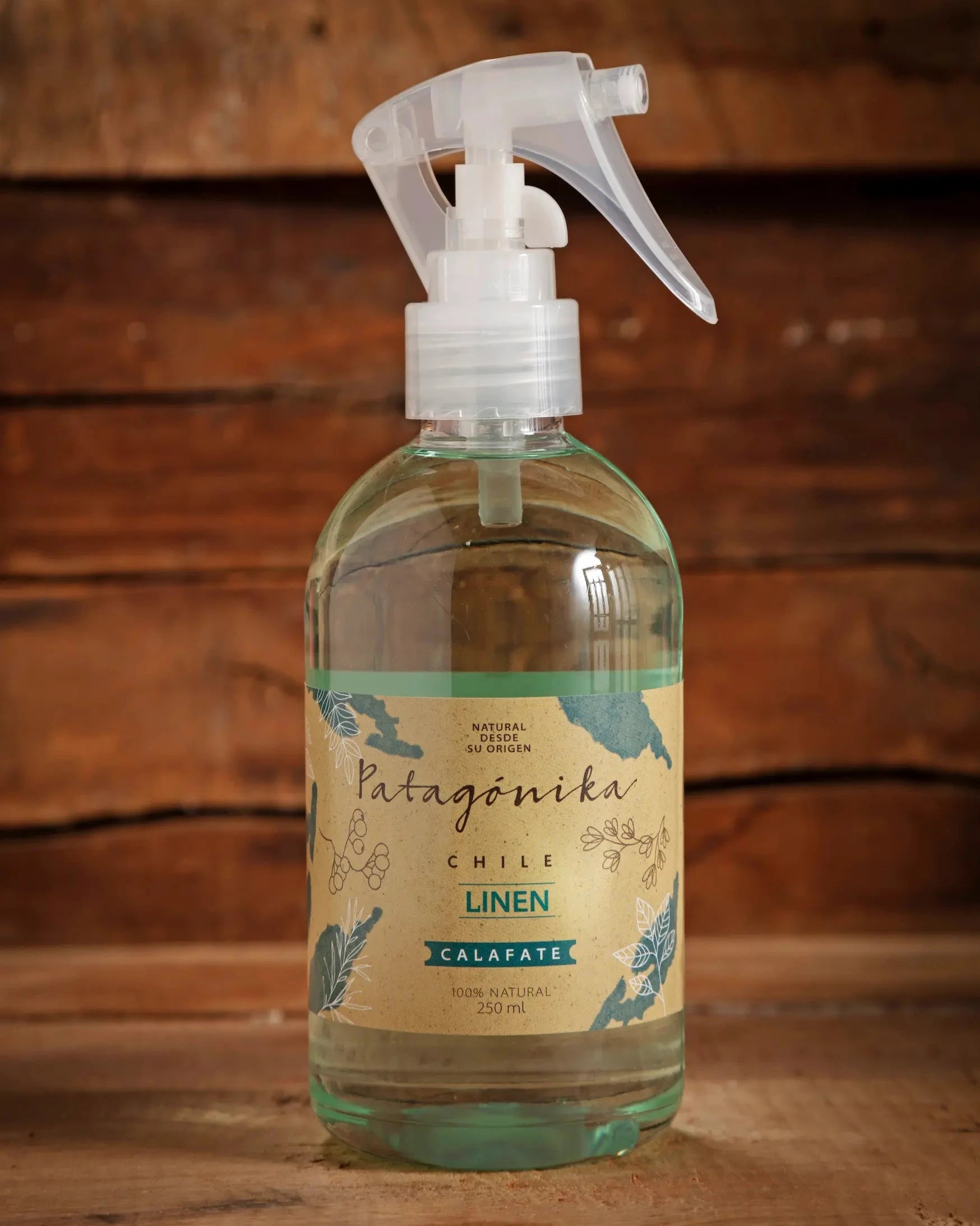 Spray ambiental y aromatizante de telas Linen Breeze de Calafate. Aroma patagónico intenso y duradero.
