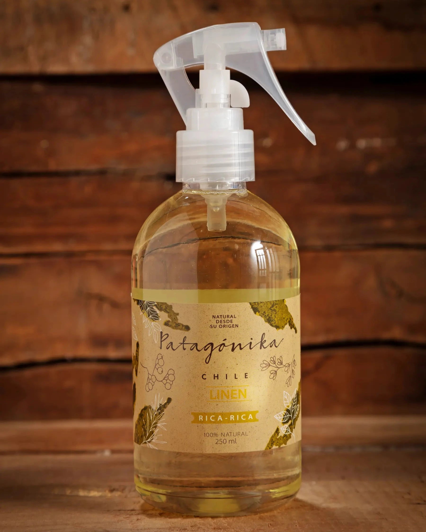 Linen Breeze de Rica Rica. Home spray natural y aromatizante de telas con fresco aroma del desierto chileno.