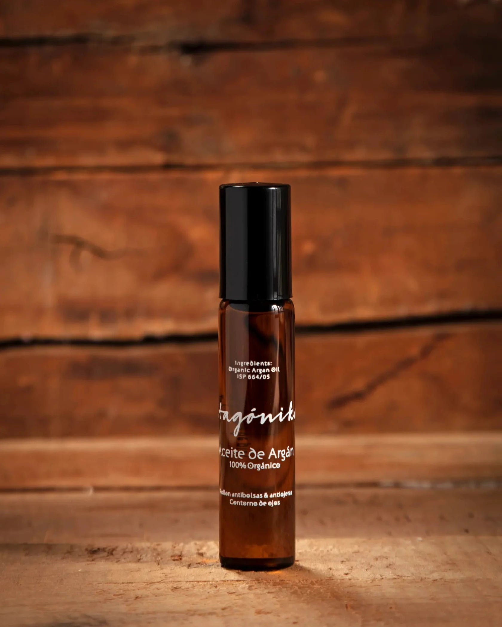 Roll on antiojeras natural para el contorno de ojos. Desinflama y reduce las ojeras de forma práctica.